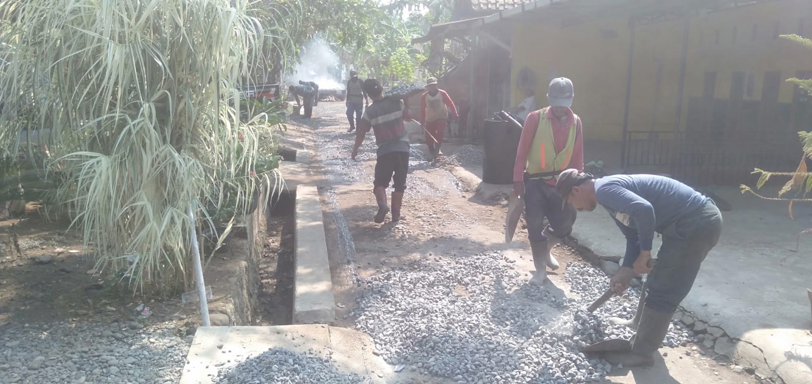 PENGASPALAN JALAN DESA DUSUN II